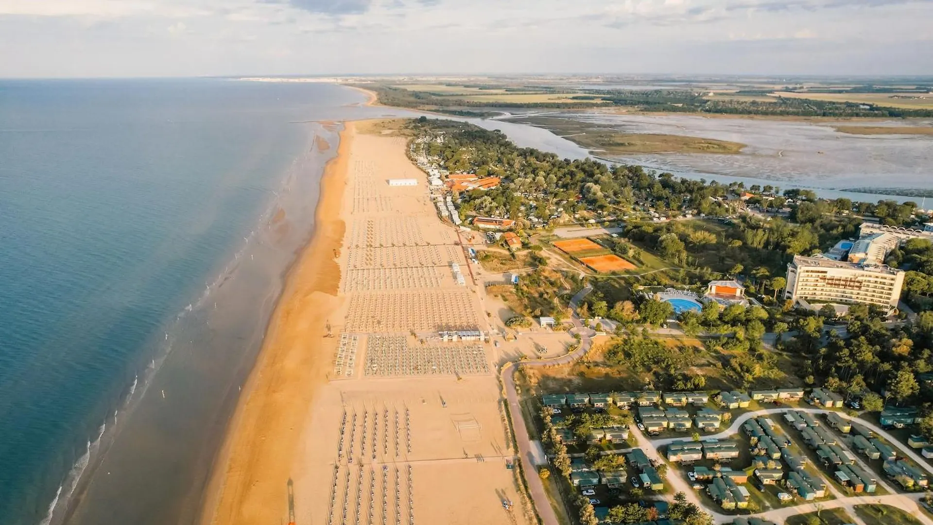 Flat With Luminous Terrace Close To The Sea Bibione Apartment
